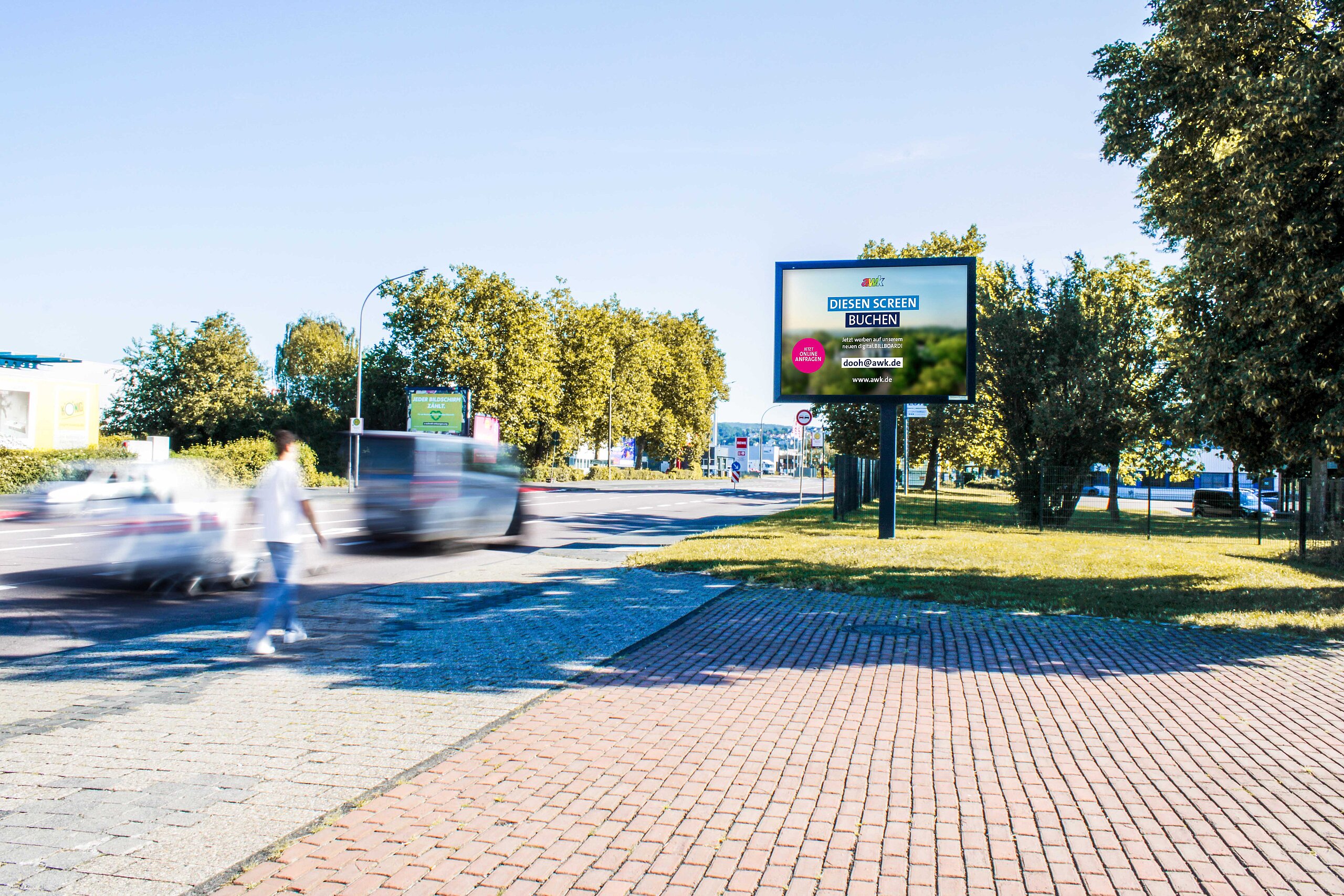 Digitale Großfläche im Querformat an Hauptverkehrsstraße