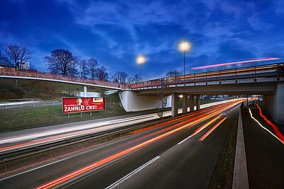 Großflächenkampagne an vielbefahrener Straße - Kunde Adjami Orthodontics