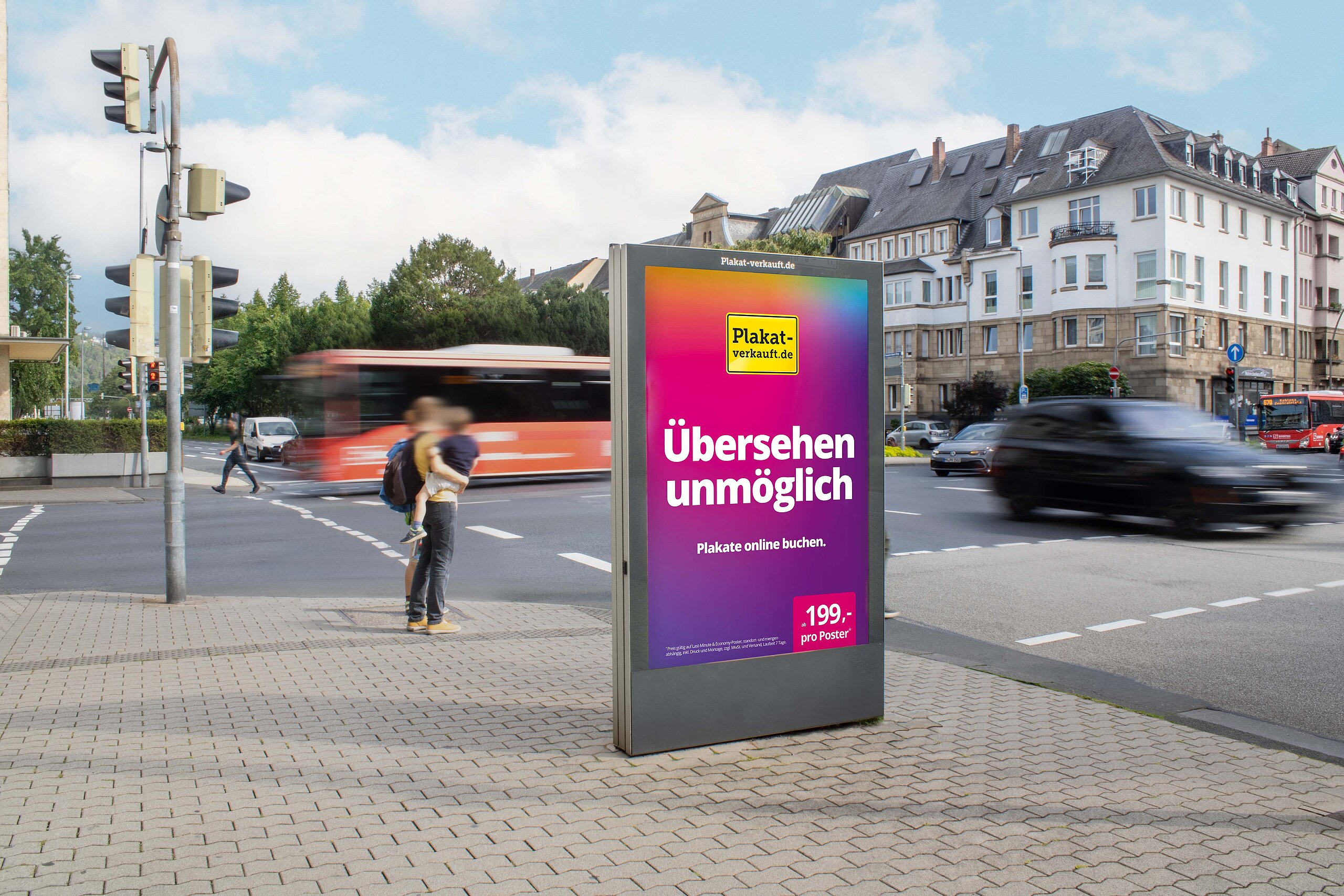 Hochformatiges Citylight-Poster an einer Hauptverkehrsstraße