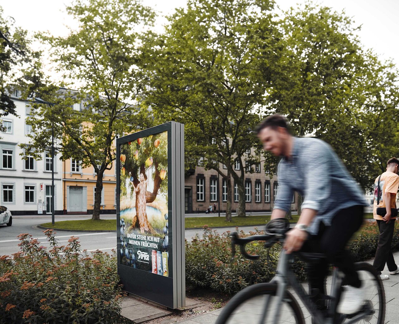 Hochformatiges Citylight-Poster direkt in der Innenstadt