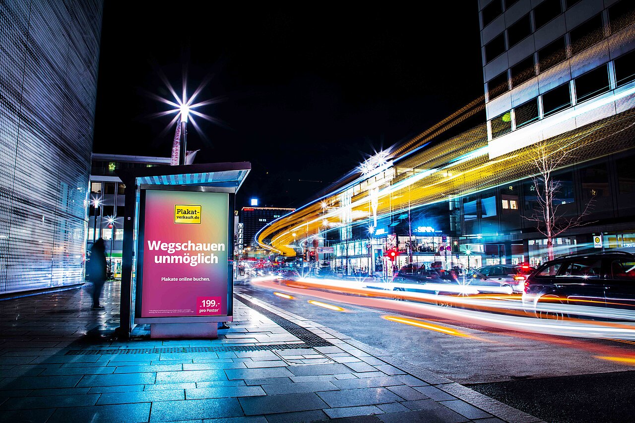 Hochformatiges Citylight-Poster direkt in der Innenstadt