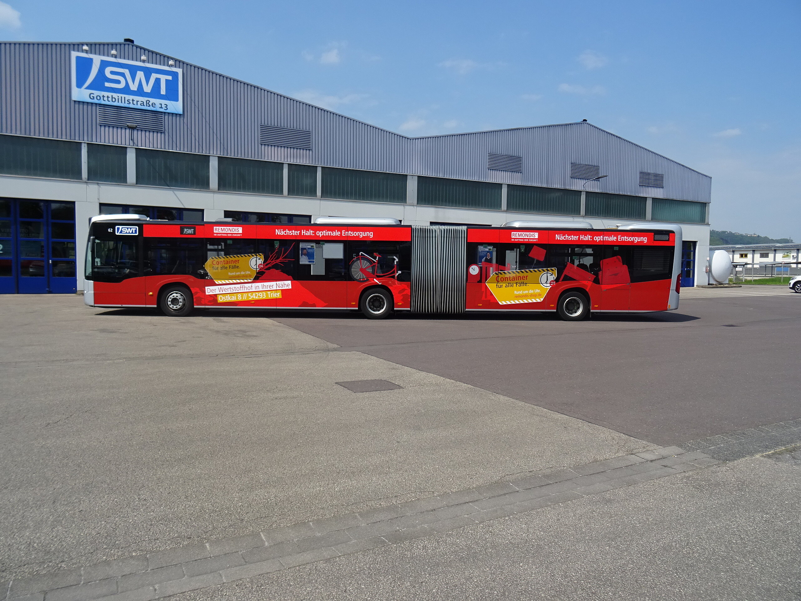 Buswerbung, eine saubere Lösung auf Rädern: REMONDIS bewirbt Entsorgungsservices direkt auf dem Stadtbus.