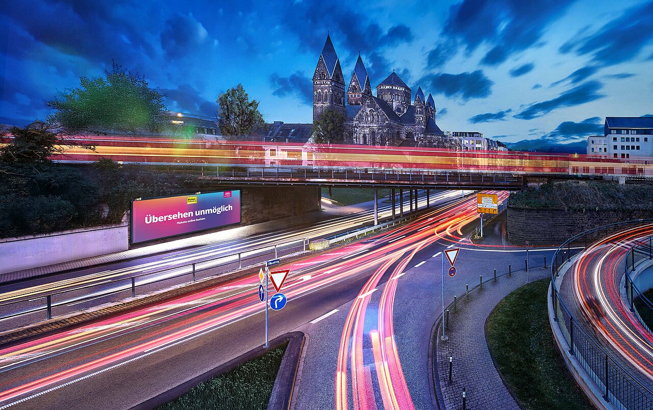 18 Quadratmeter Werbefläche mitten an einer befahrenen Hauptverkehrsstraße